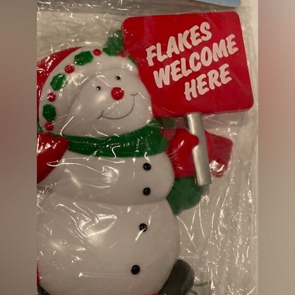 Snowman ‘Flakes Welcome Here’ Lawn Ornament Set & Flakes Snowman Sign - Picture 2 of 10